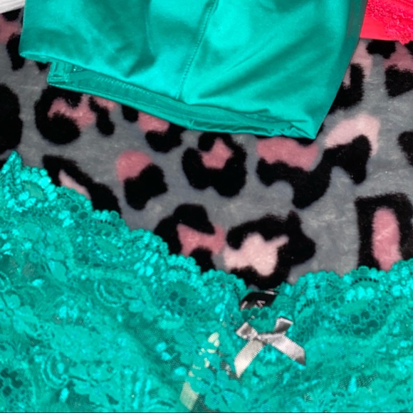 Bandeau and lacy cheeky panty 36D and Med - Picture 1 of 8